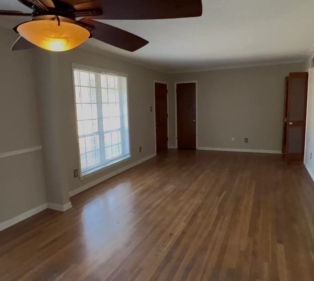 3 bed, 1.5 bath, 1973 sqft, $1,100 — Photo 2