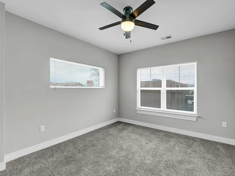 309 E Spring St — Photo 11