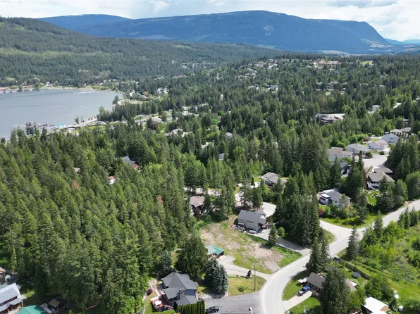 2902 Cedar Dr, Columbia Shuswap, BC V0E 2W2