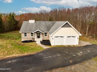 14 Fiddlers Lane, Averill Park, NY 12018