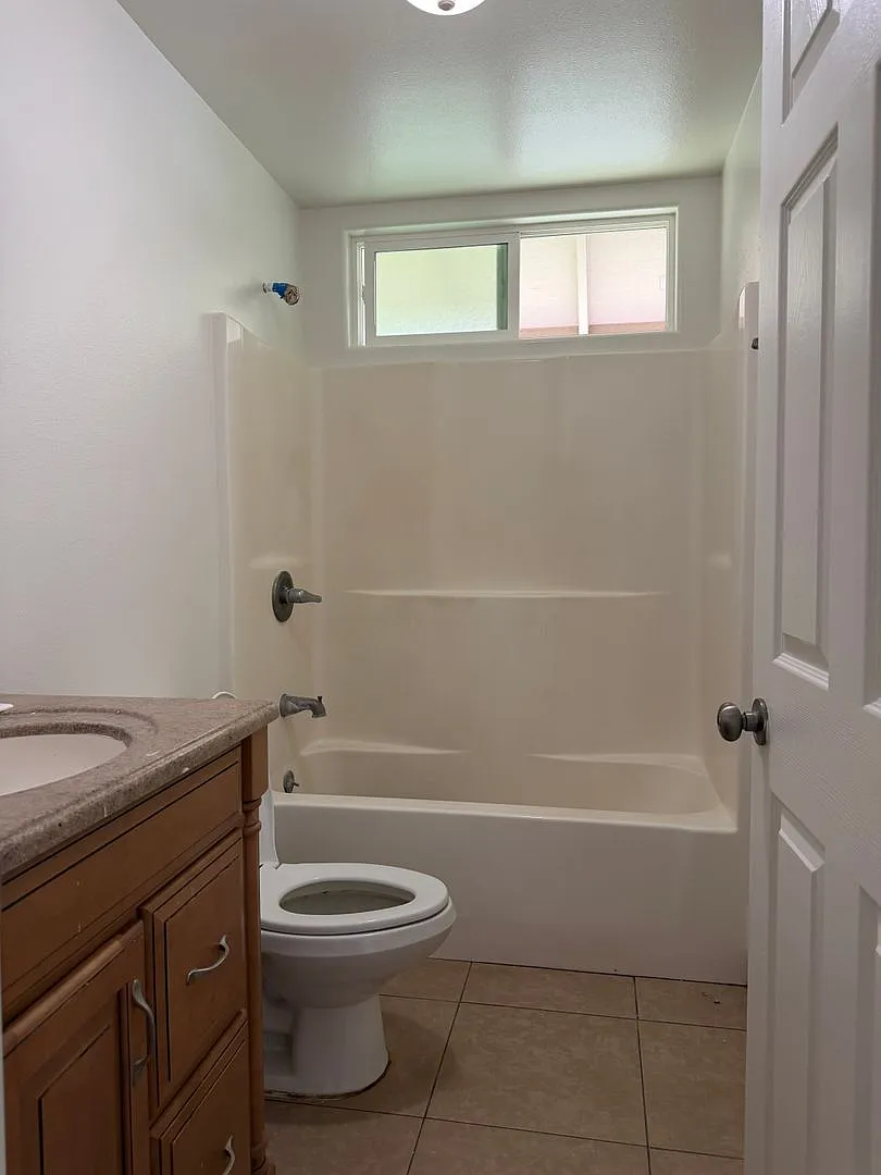 261 Naniloa Drive — Photo 4