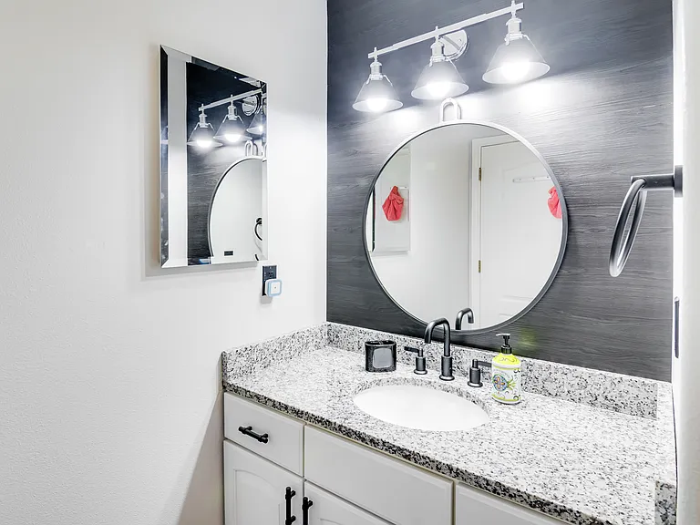 5529 NE Voyage Ave — Photo 33