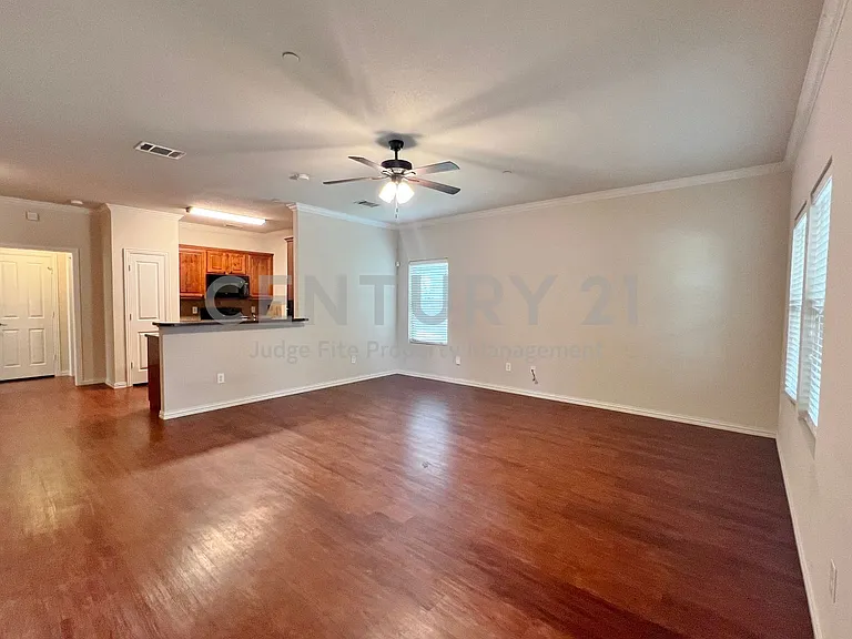 420 W Franklin St #10 — Photo 4