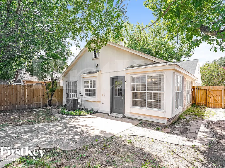 18614 Seaton Dr — Photo 18