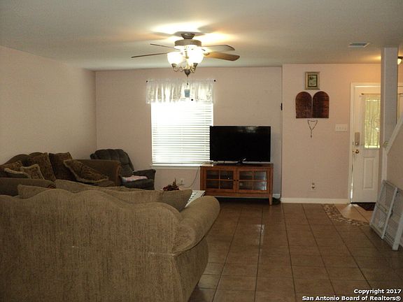5th image of 923 Magnolia Bnd