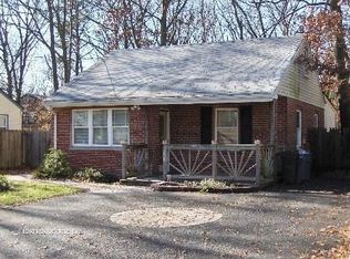 90 Wauwepex Trl, Ridge, NY 11961