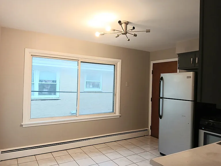 4427 Prairie Ave #2R — Photo 10