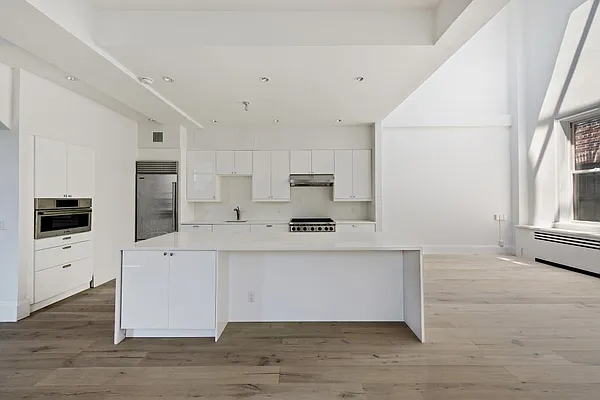 Rented by Status Capital, LLC | media 33