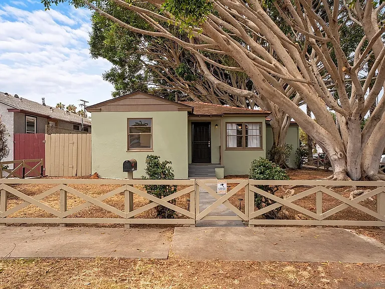 1537 Sunset Cliffs Blvd — Photo 1