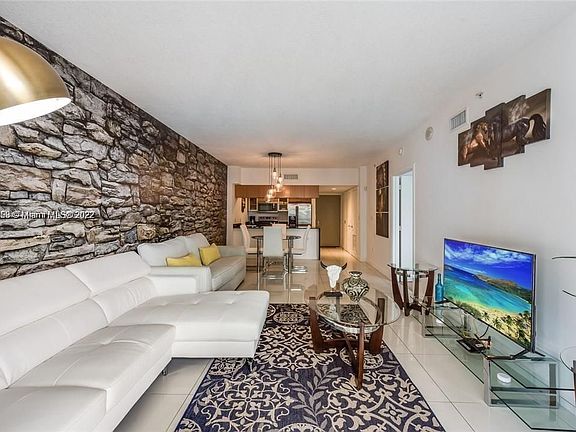 3rd image of 1750 N Bayshore Dr APT 3109