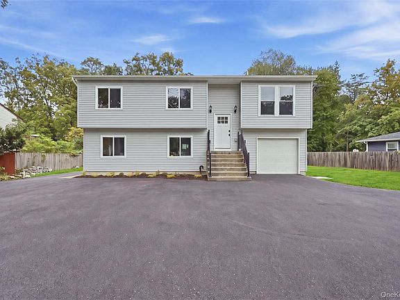 4th image of 93 Mount Sinai Coram Road