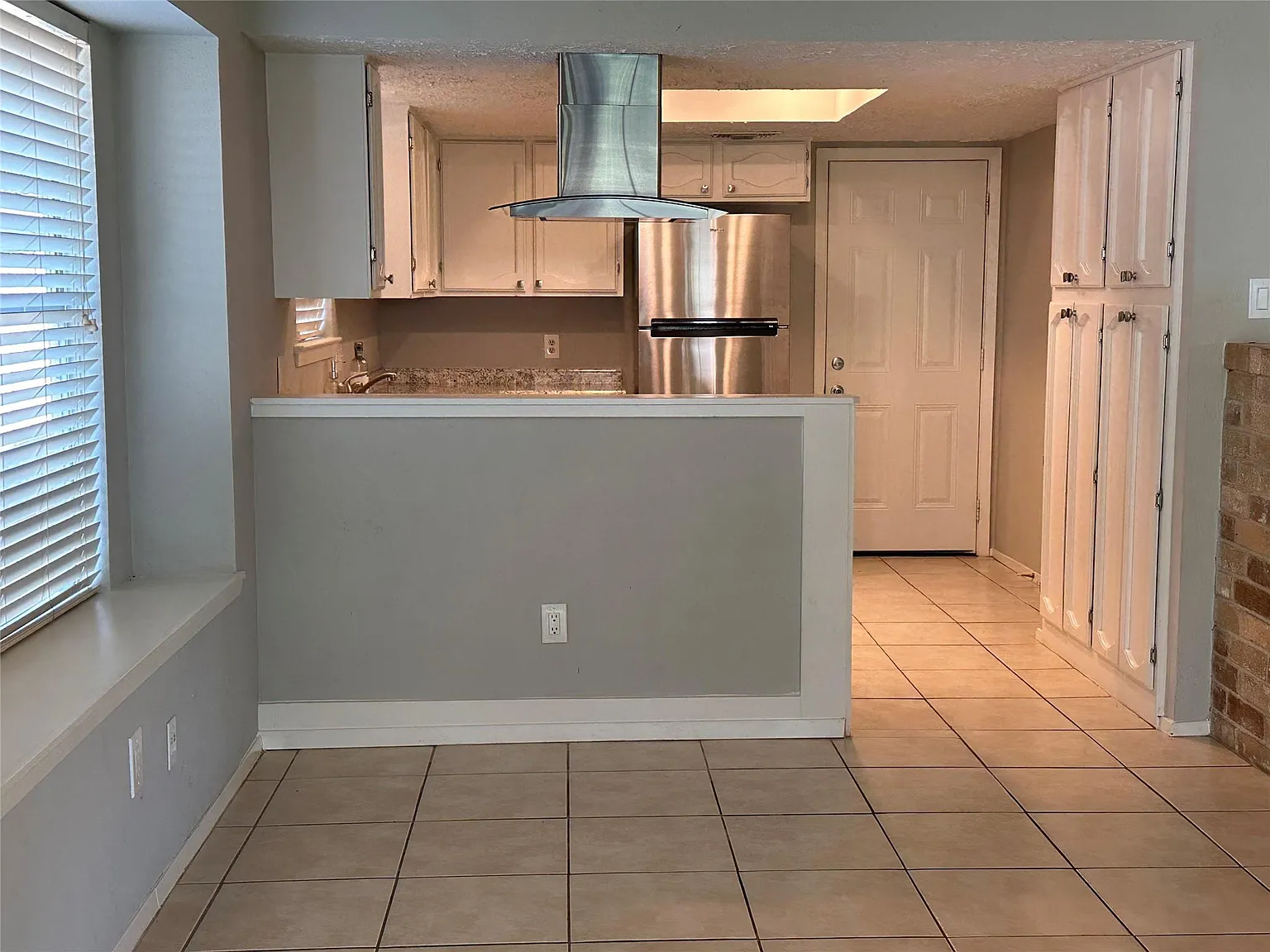 3 bed, 2.0 bath, 1569 sqft, $1,750 — Photo 3