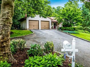 16 Old Northport Rd, Kings Park, NY 11754
