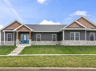 5500 Legacy Ln, Springfield, IL 62711