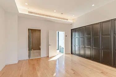 Rented by BARNES New York