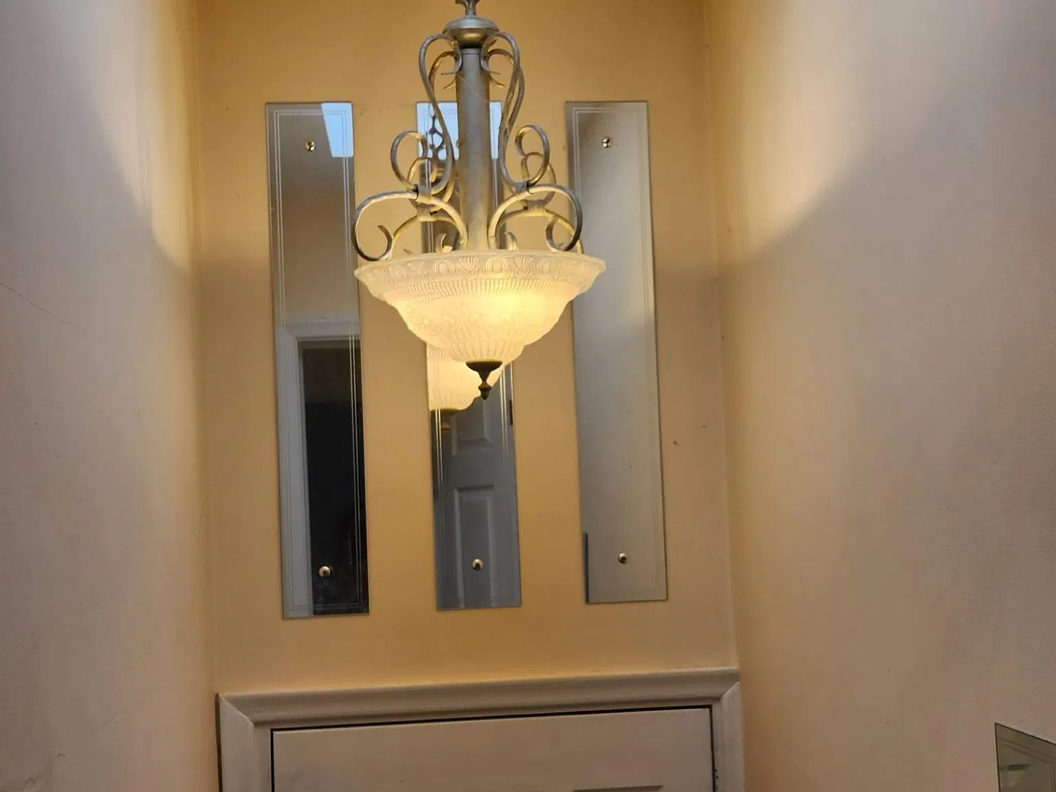 3 bed, $2,000 — Photo 1