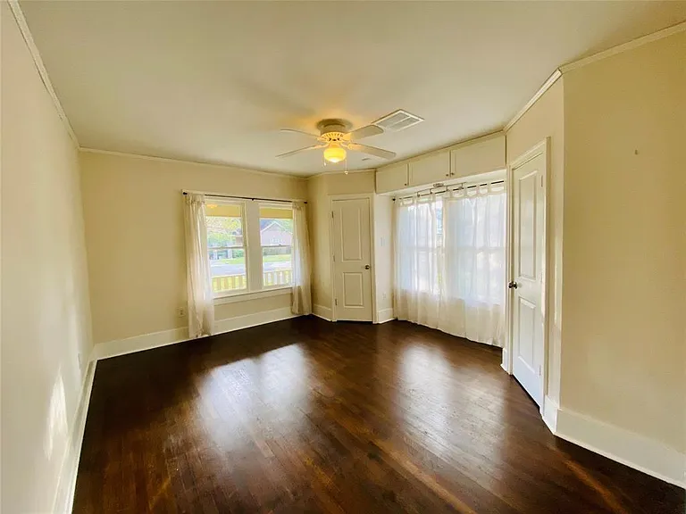 2223 Oxford St — Photo 8