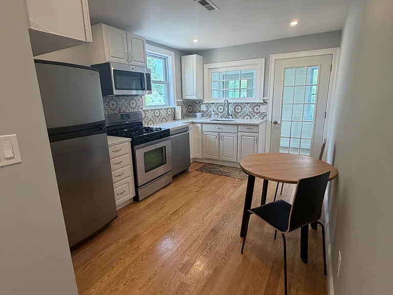26 Newburg St — Photo 15