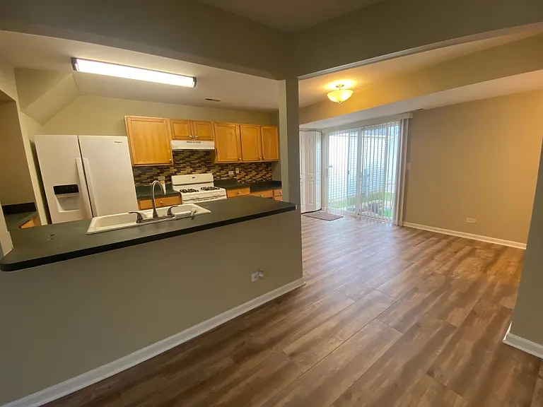 995 Symphony Dr — Photo 9