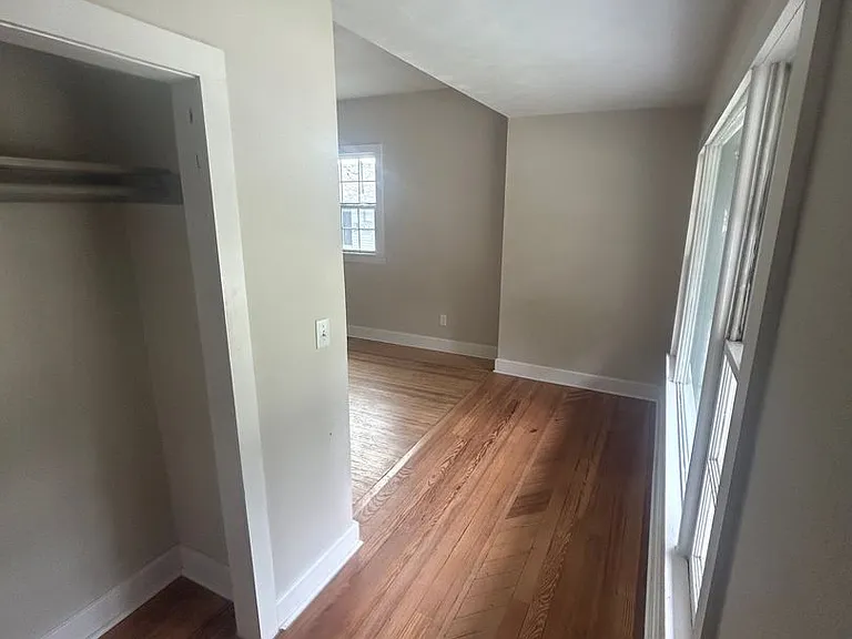 318 E Webster St — Photo 3