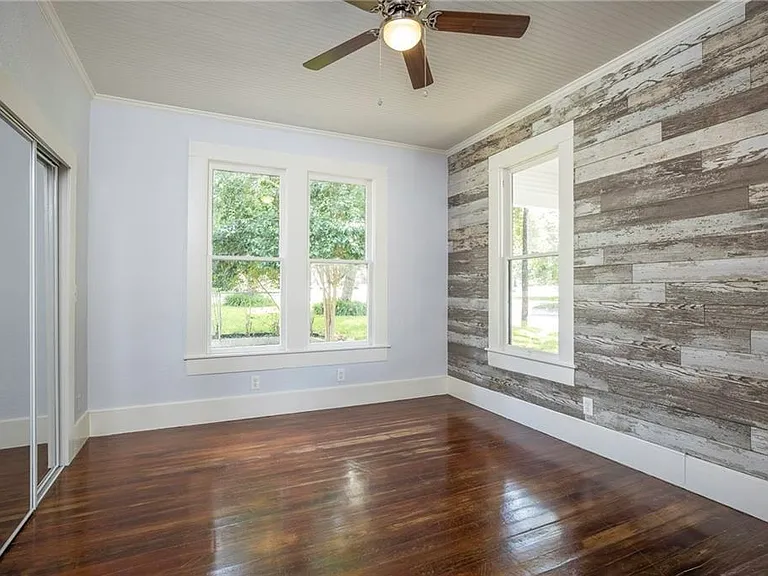 271 S Willow Ave — Photo 16