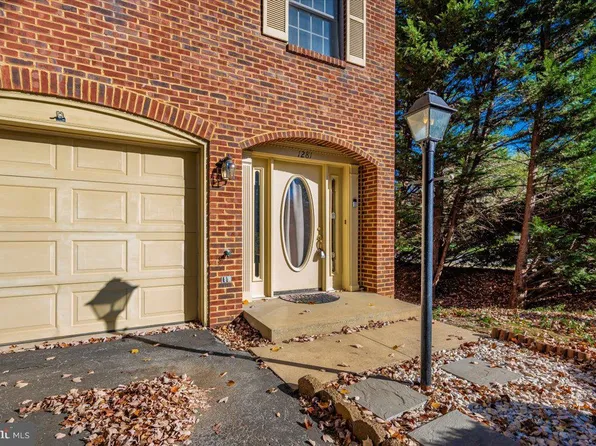 1281 Fairchild Ave, Hagerstown, MD 21742