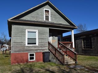 917 4th St, Oswego, KS 67356