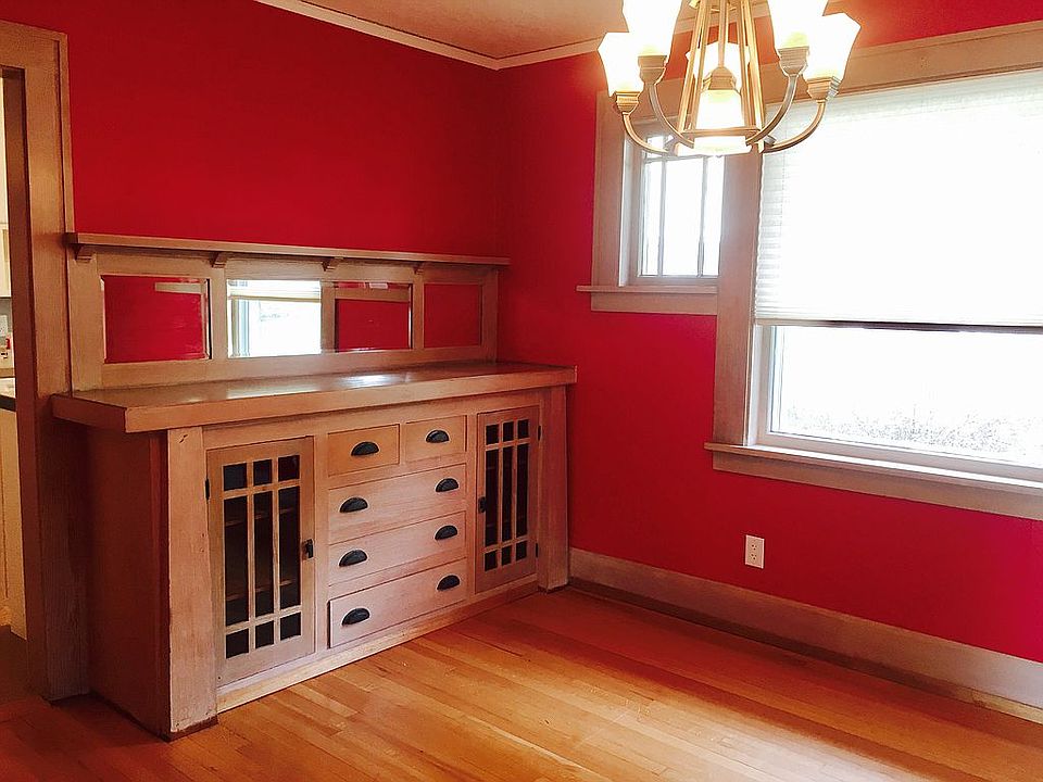 beautiful built in hutch