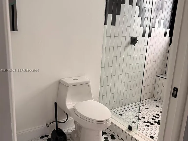 1040 NE 78th Street Rd #1 — Photo 10