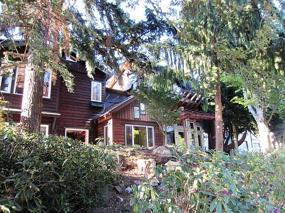 2nd image of 1520 NE 107th St