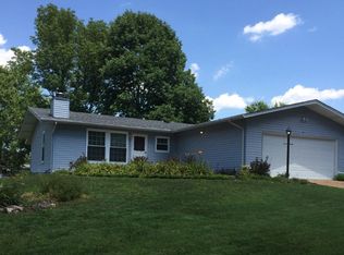 1 Debbie Dr, Saint Peters, MO 63376
