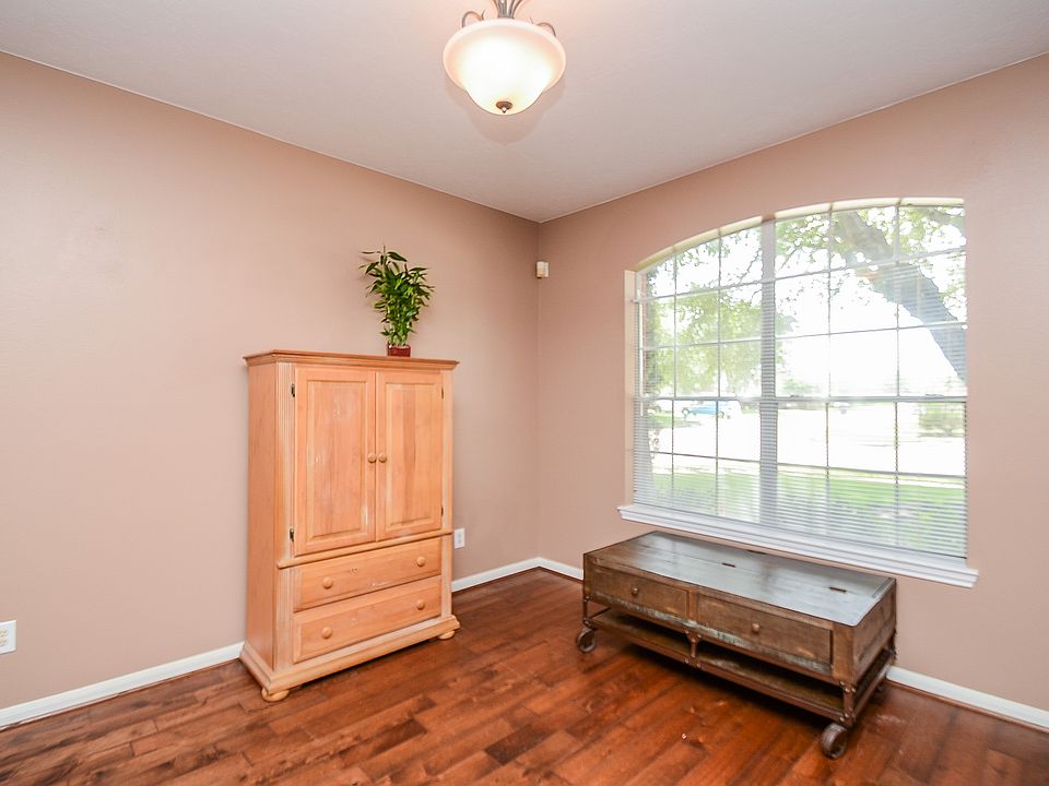 1st image of 5202 Bay Pines Dr