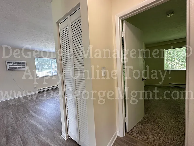 Parkway Apartments — Photo 31