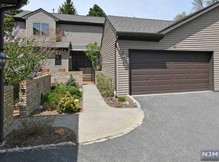 173 Van Winkle Ln, Mahwah, NJ 07430