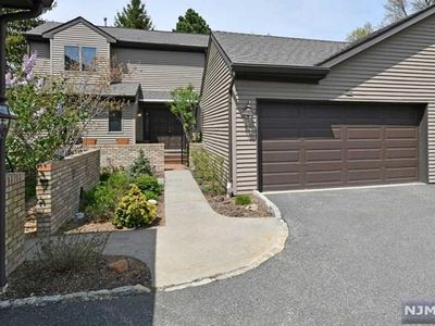 173 Van Winkle Ln, Mahwah, NJ, 07430