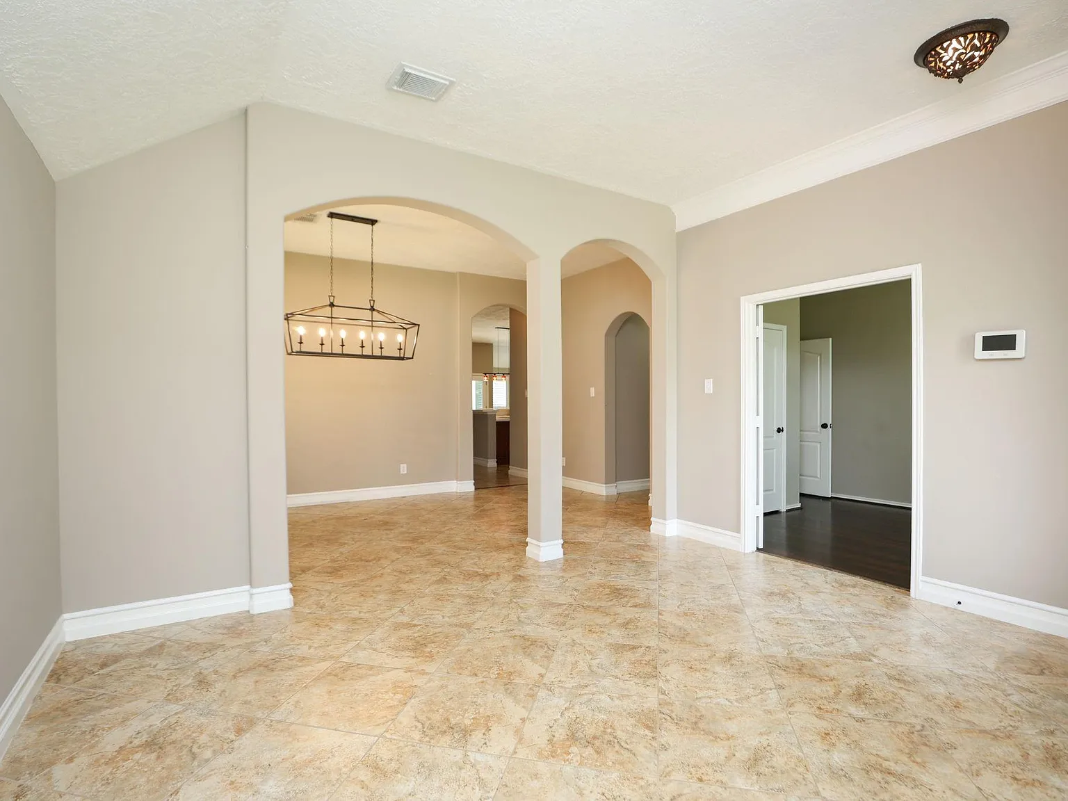 4 bed, 2.0 bath, 2236 sqft, $2,950 — Photo 4