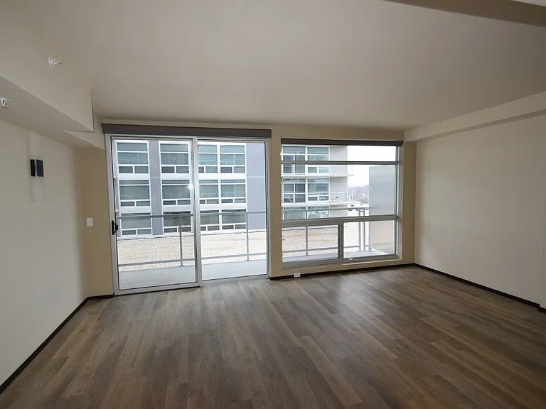 Galaxie High Rise Apartments — Photo 20