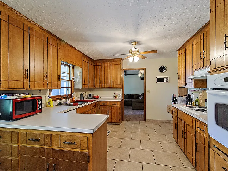 1410 W 21st St — Photo 13