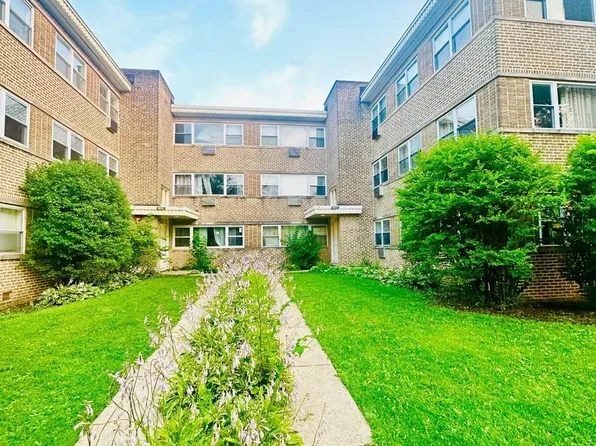 4643 Main St APT 2D, Skokie, IL 60076