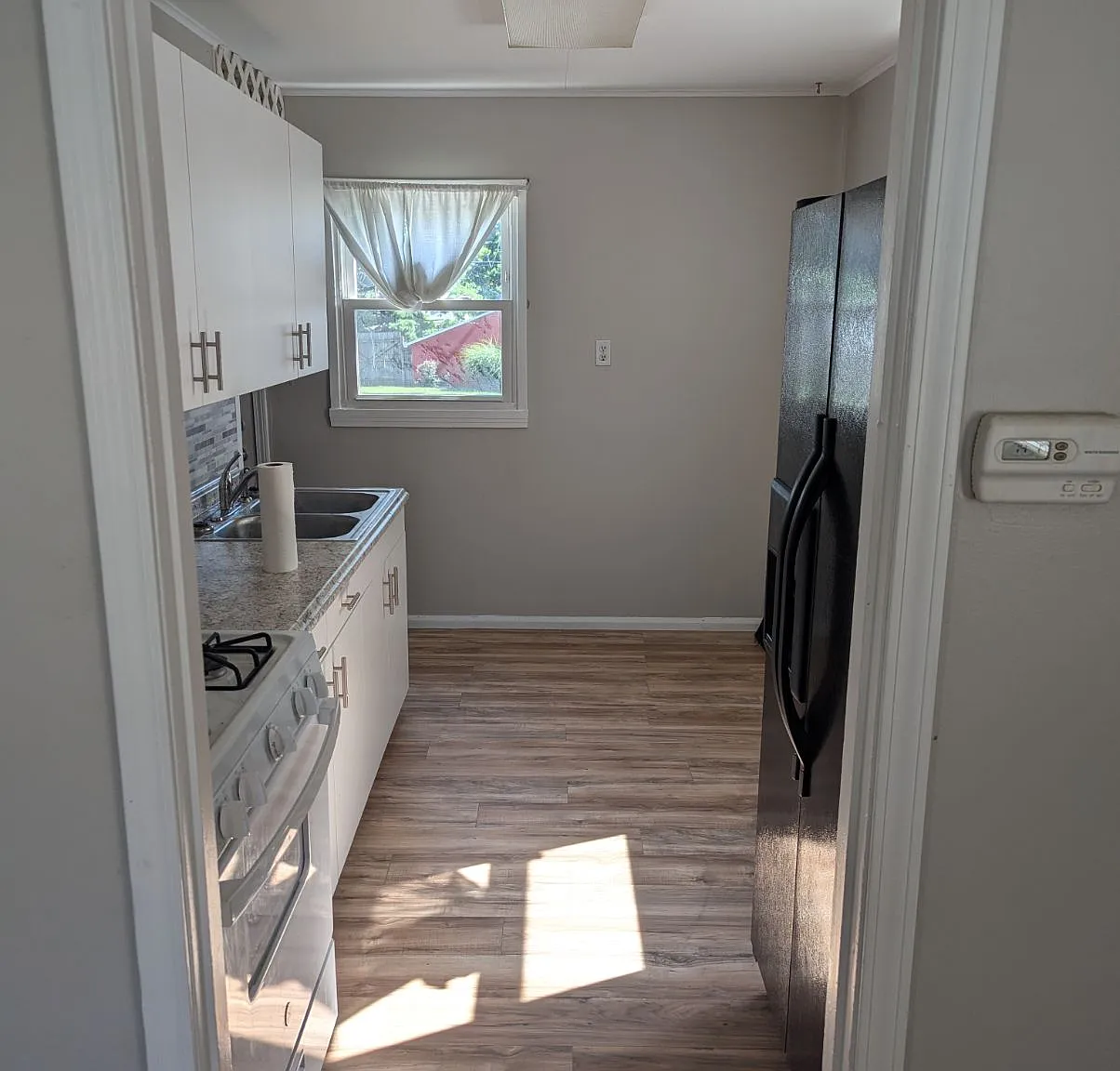 2 bed, 700 sqft, $1,200 — Photo 2