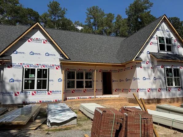 148 Lakeview Dr, Whispering Pines, NC 28327