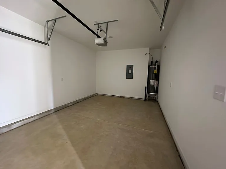 928 Kingscote Dr — Photo 11