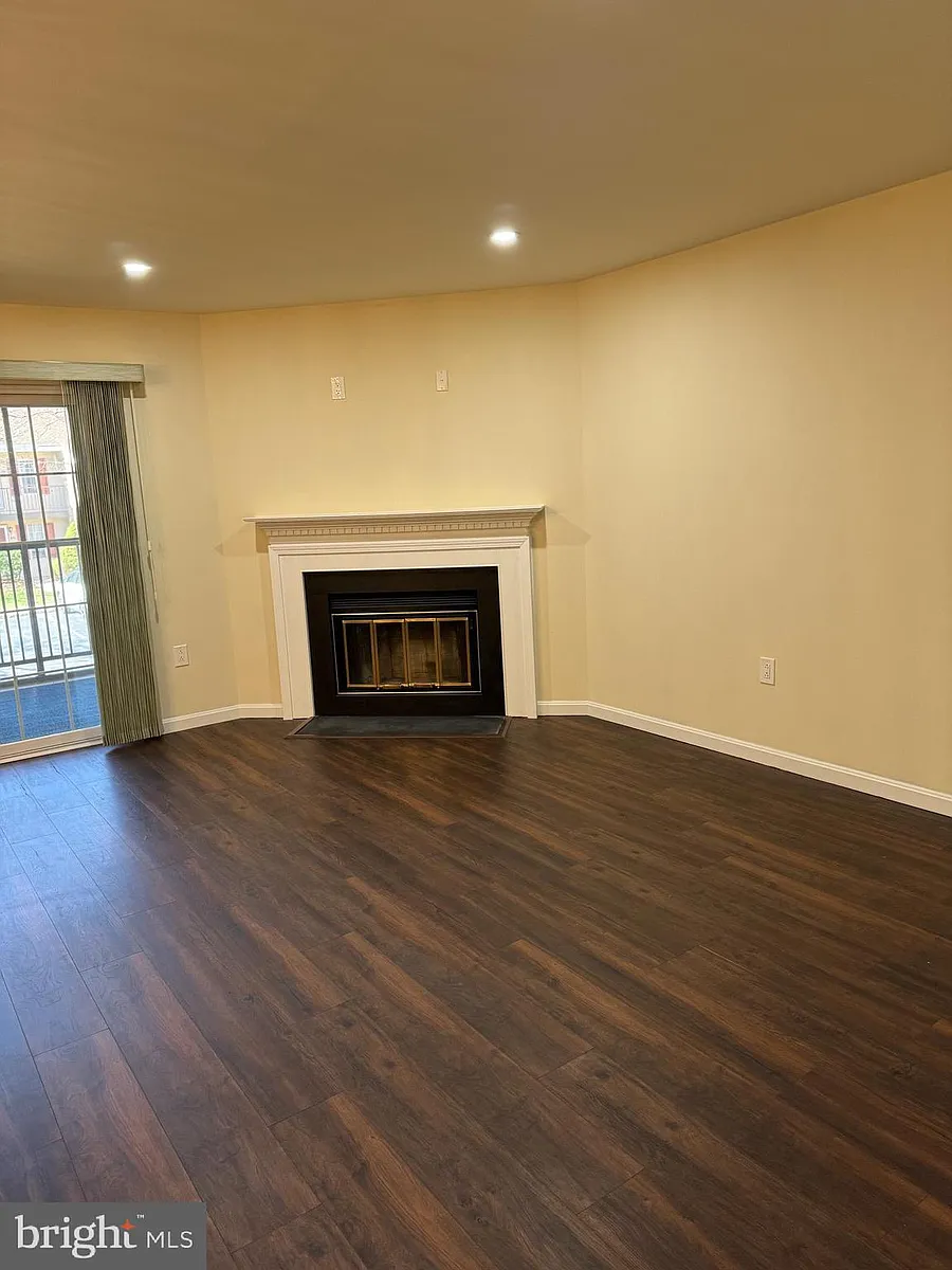 Building Photo - 168 Valley Greene Cir #168