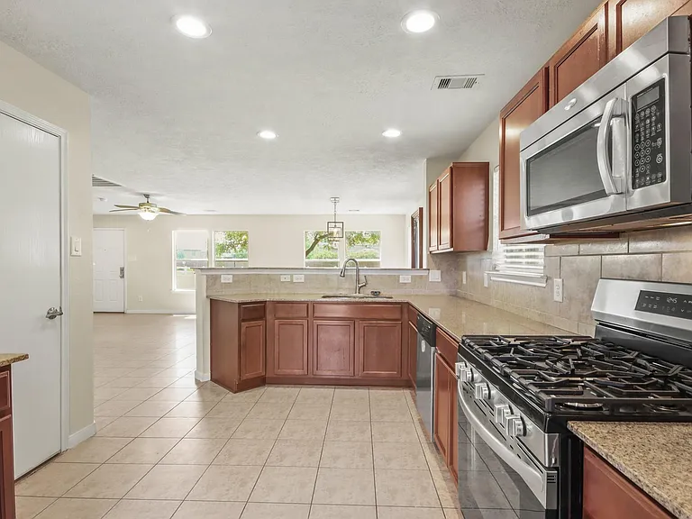 1223 Grassy View Dr — Photo 9