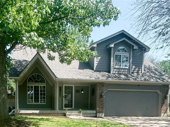 812 NW Rosaceae Dr, Blue Springs, MO 64015