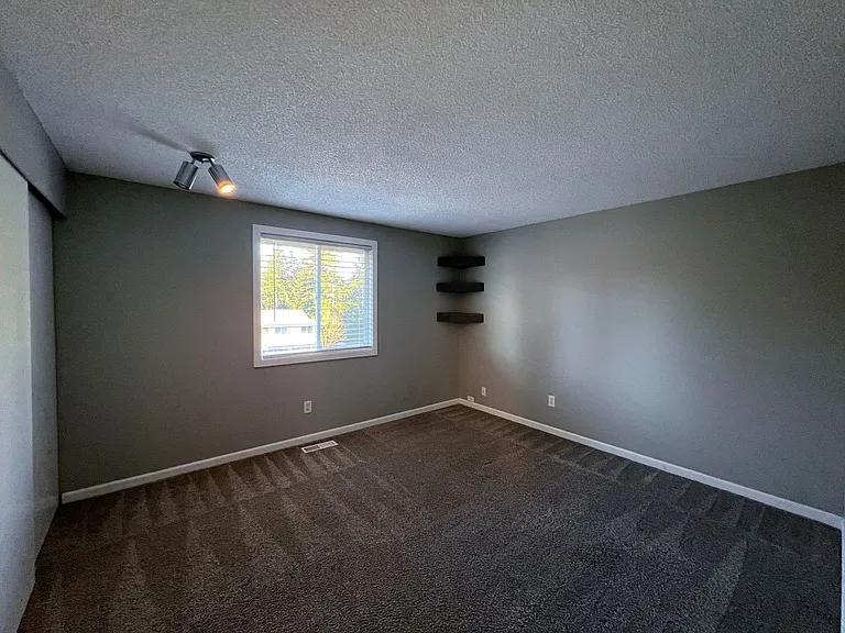 17400 158th Ave SE — Photo 35