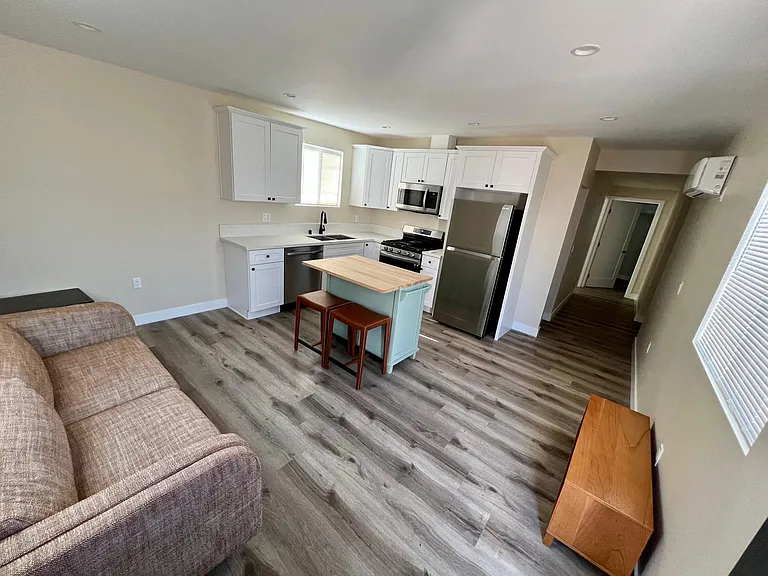2229 S Catalina St — Photo 14