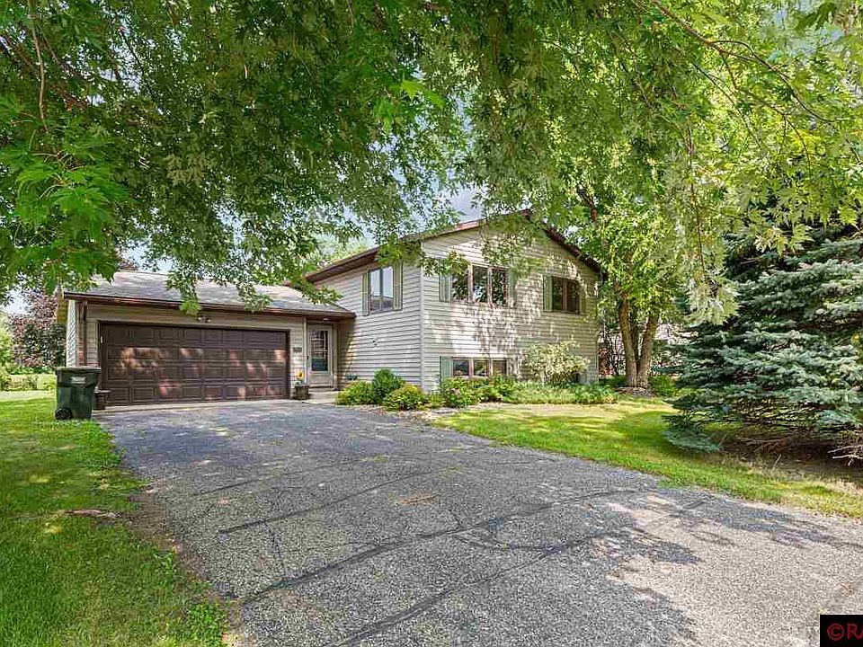 1st image of 924 Menk Dr