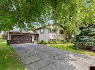 924 Menk Dr, Saint Peter, MN 56082