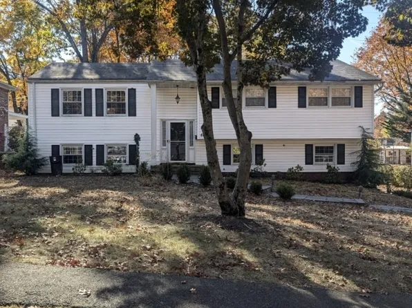 82 Palmer Dr, Livingston Twp., NJ 07039